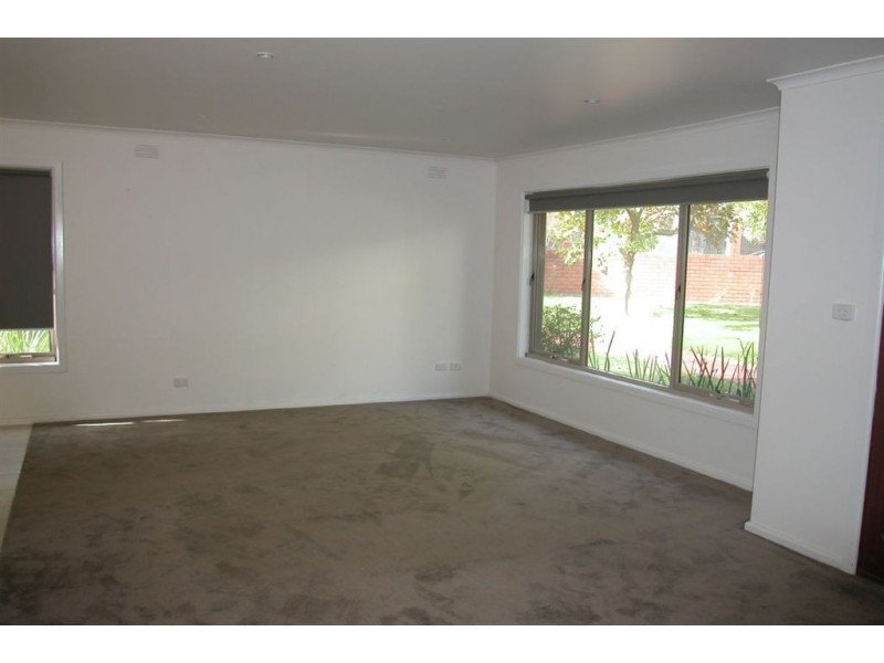 11 Pender Ave, Mornington VIC 3931