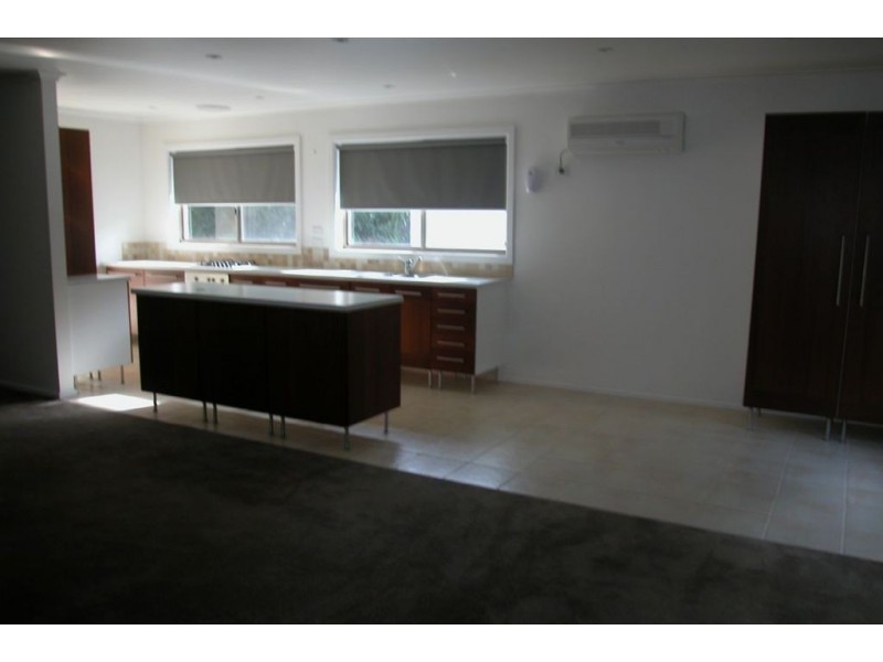 11 Pender Ave, Mornington VIC 3931