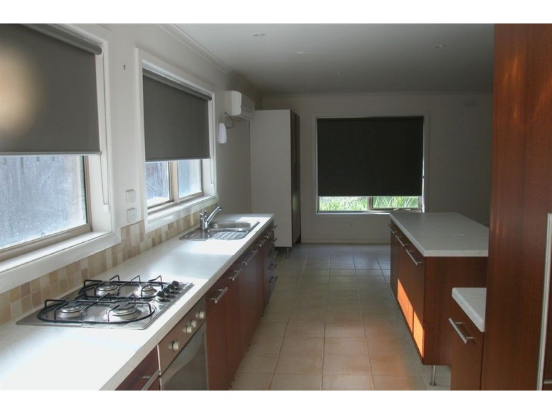 11 Pender Ave, Mornington VIC 3931