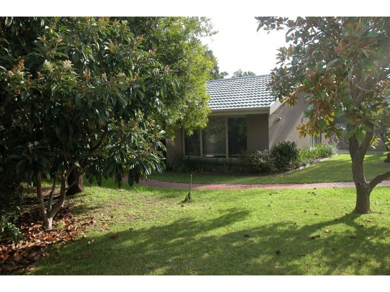 11 Pender Ave, Mornington VIC 3931