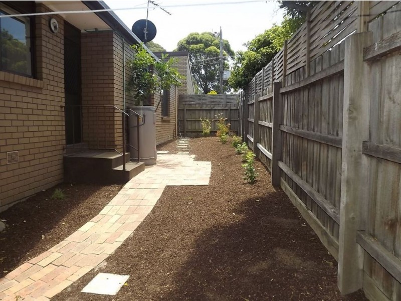 2/28 Lucerne Ave, Mornington VIC 3931