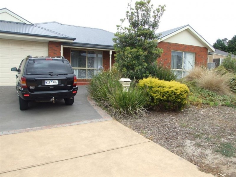 8 Whitsunday Court, Mount Martha VIC 3934