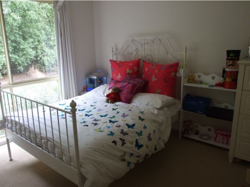 8 Whitsunday Court, Mount Martha VIC 3934