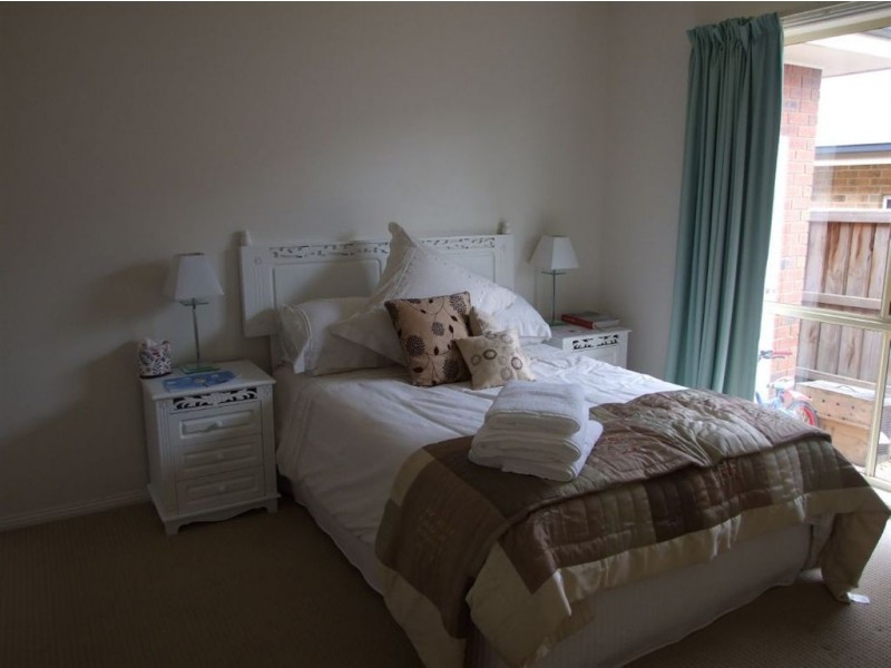 8 Whitsunday Court, Mount Martha VIC 3934