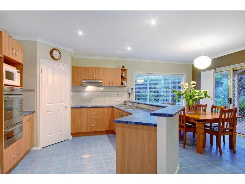 11 Halcyon Rise, Mornington VIC 3931