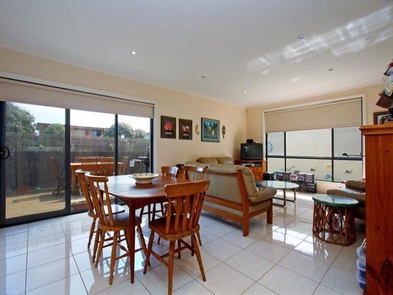 2/2 Iluka Street, Safety Beach VIC 3936