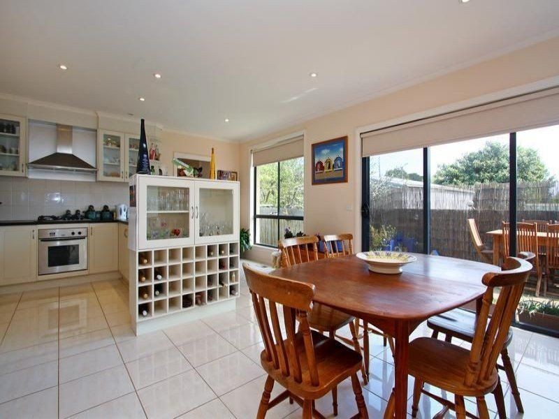 2/2 Iluka Street, Safety Beach VIC 3936