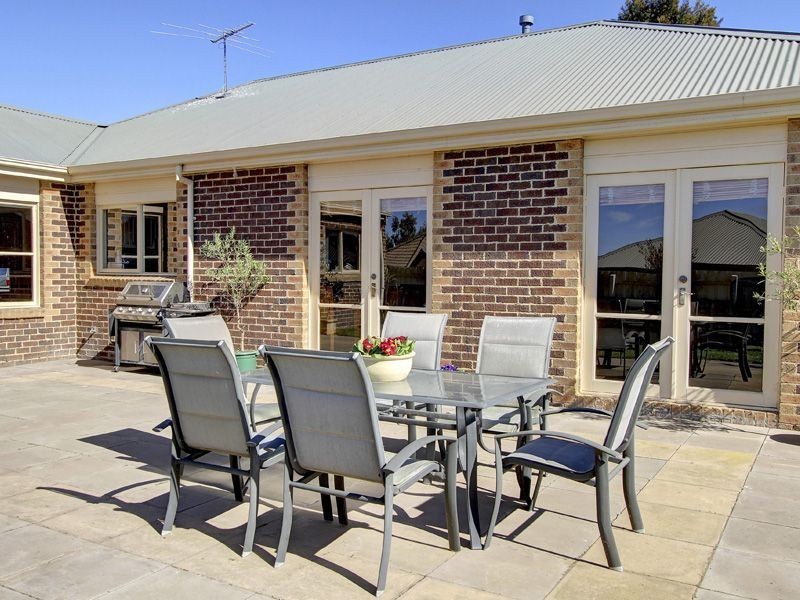 11 Piping Lane, Mount Martha VIC 3934