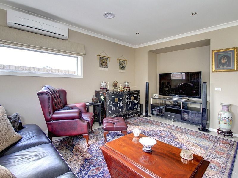 8 Arthur Walk, Mount Martha VIC 3934