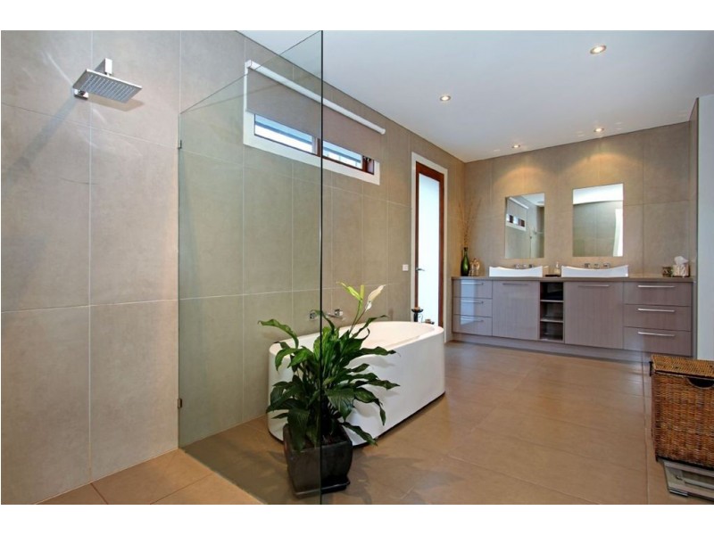 12 Clearwater Close, Mount Martha VIC 3934