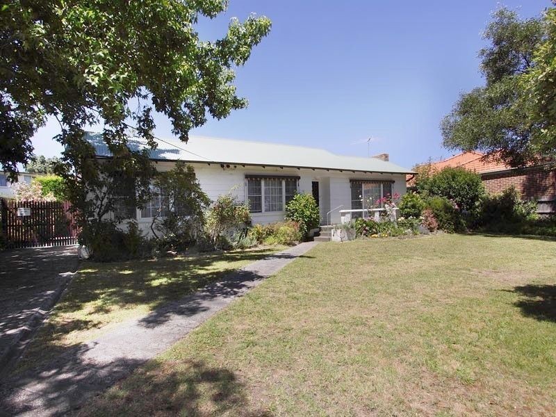 6 Betty Avenue, Mount Eliza VIC 3930