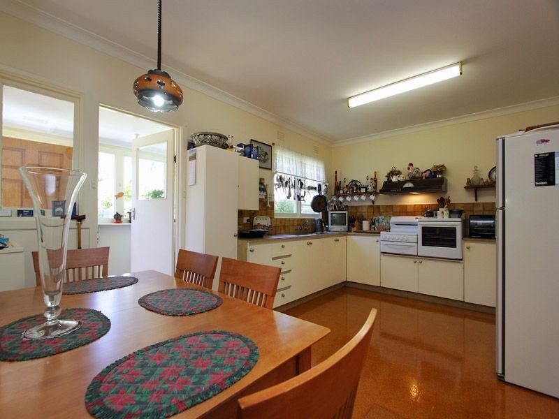 6 Betty Avenue, Mount Eliza VIC 3930