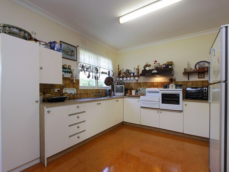 6 Betty Avenue, Mount Eliza VIC 3930