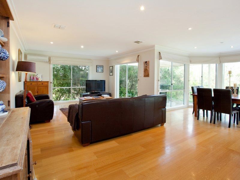 18 Banool Crescent, Mount Eliza VIC 3930