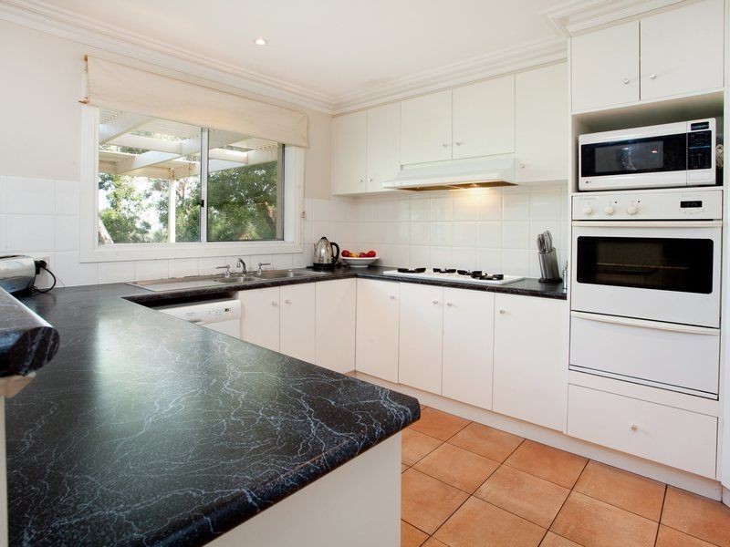 18 Banool Crescent, Mount Eliza VIC 3930