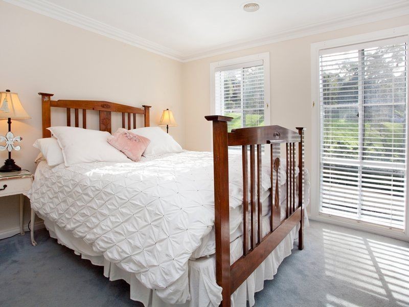18 Banool Crescent, Mount Eliza VIC 3930