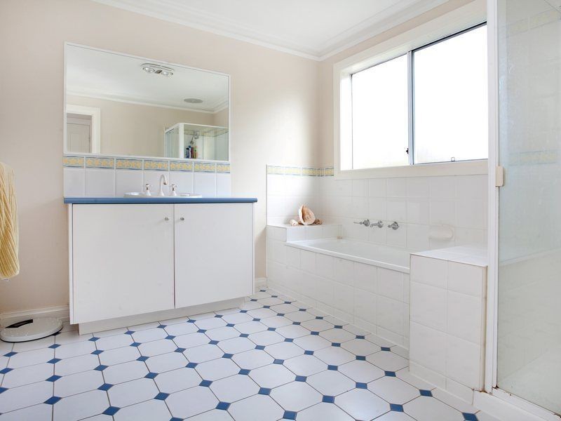18 Banool Crescent, Mount Eliza VIC 3930