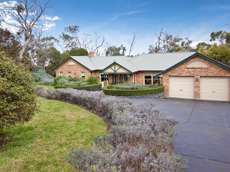 6 Eumeralla Grove, Mount Eliza VIC 3930