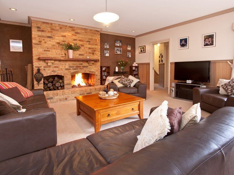 6 Eumeralla Grove, Mount Eliza VIC 3930