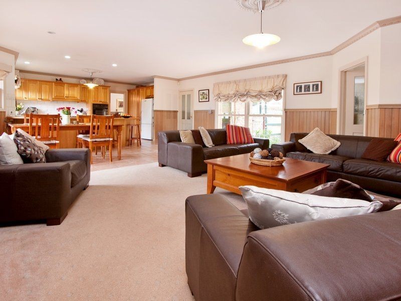 6 Eumeralla Grove, Mount Eliza VIC 3930