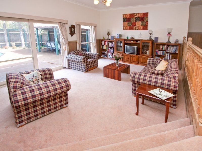 6 Eumeralla Grove, Mount Eliza VIC 3930