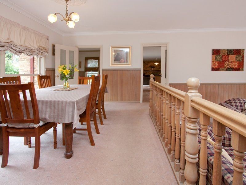 6 Eumeralla Grove, Mount Eliza VIC 3930