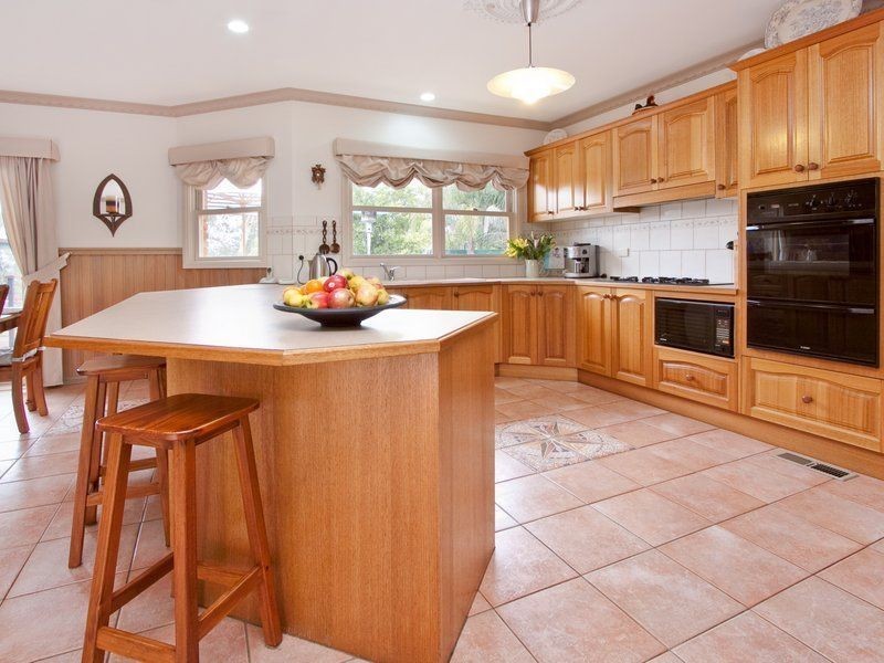 6 Eumeralla Grove, Mount Eliza VIC 3930