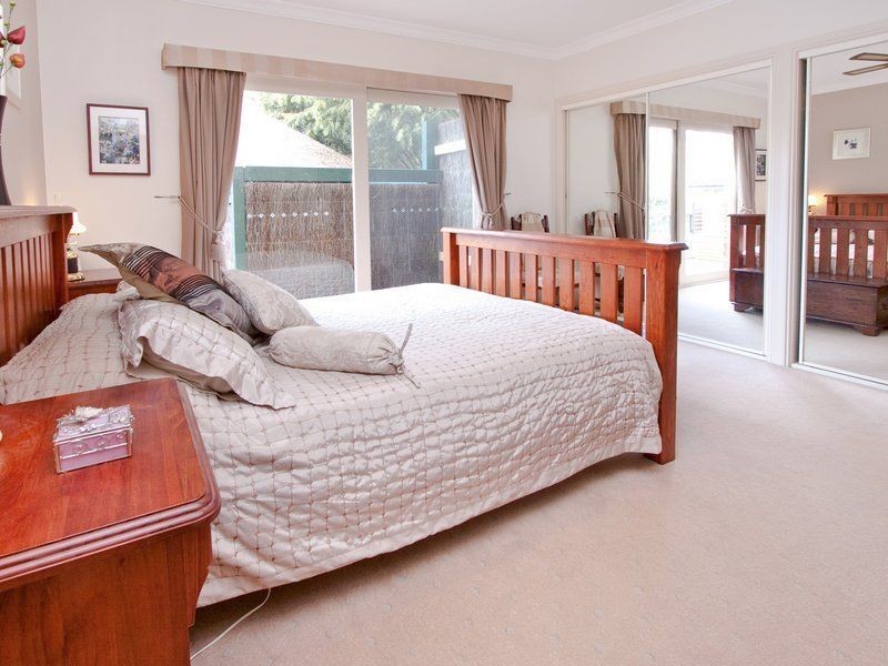 6 Eumeralla Grove, Mount Eliza VIC 3930