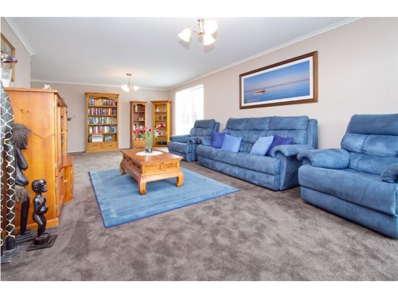 11 Quinns Parade, Mount Eliza VIC 3930