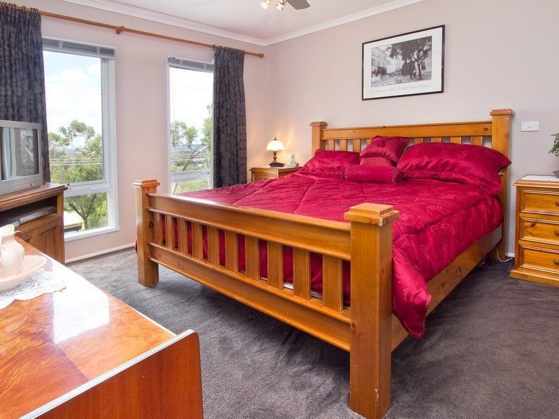 11 Quinns Parade, Mount Eliza VIC 3930