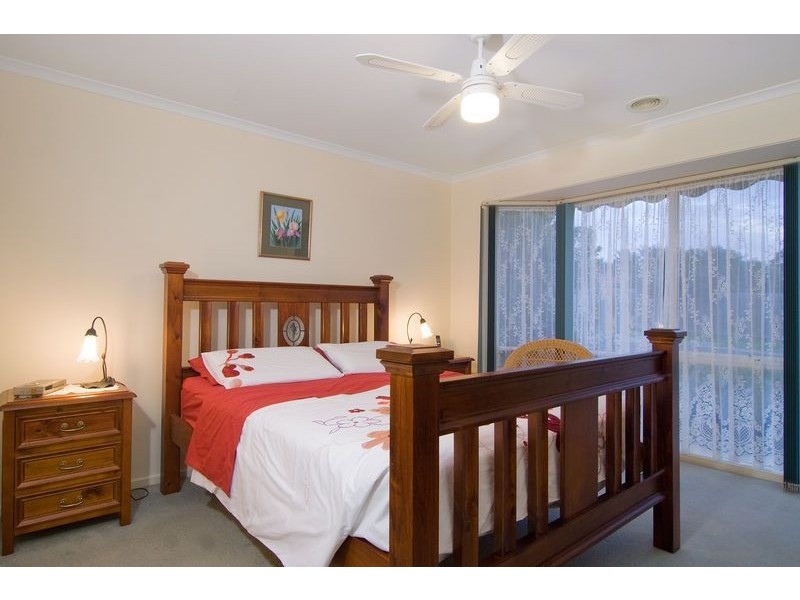 19 Hutchins Park Close, Mornington VIC 3931