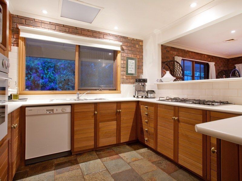 11 Brighton Crescent, Mount Eliza VIC 3930