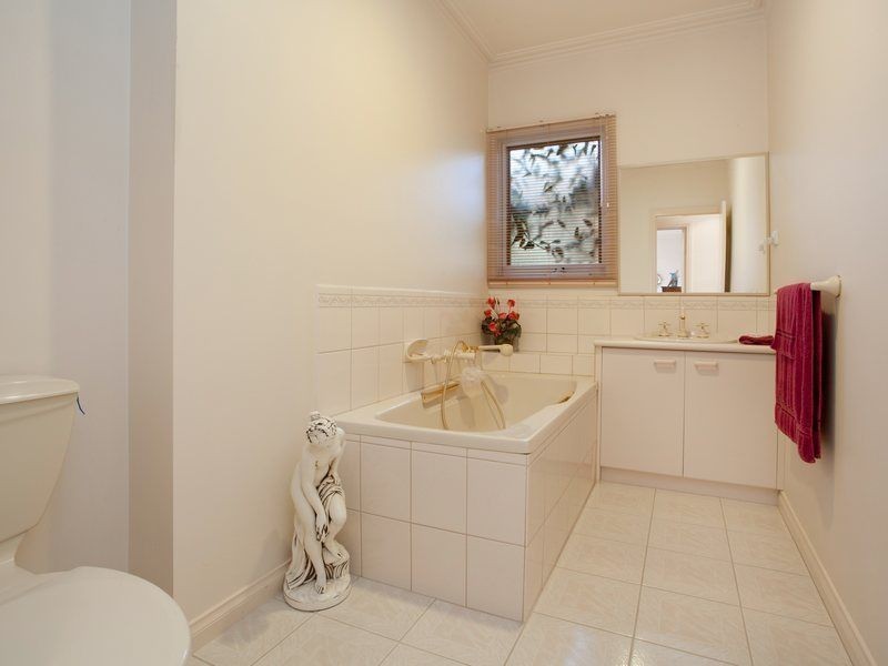 2/12 Seymour Avenue, Mount Eliza VIC 3930