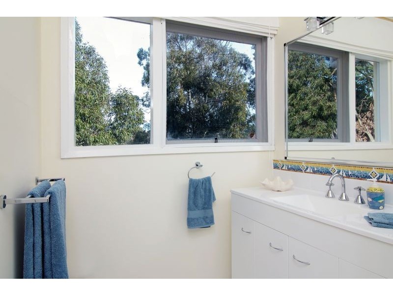 5 Rendlesham Avenue, Mount Eliza VIC 3930