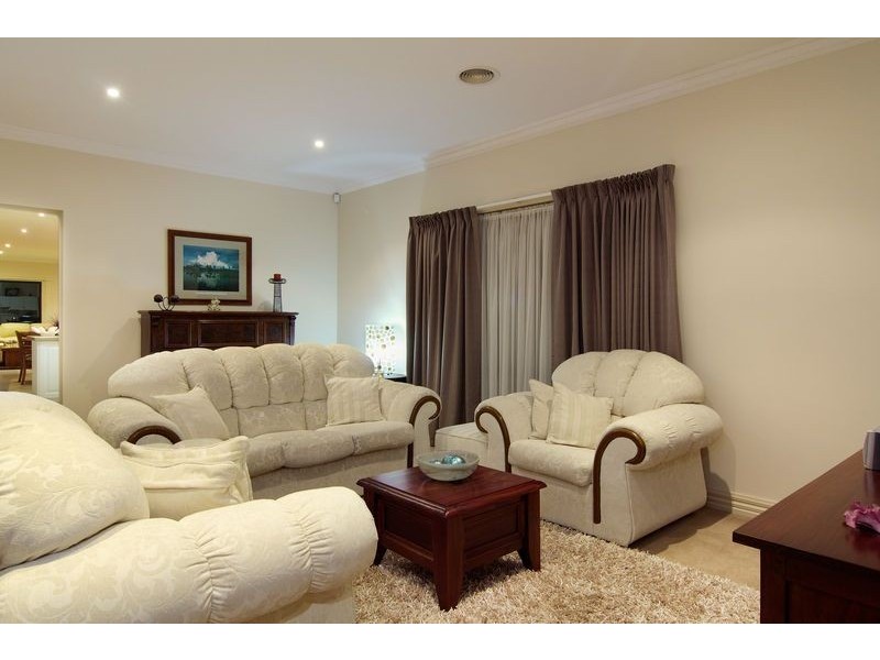 27 Coney Hurst Crescent, Mornington VIC 3931