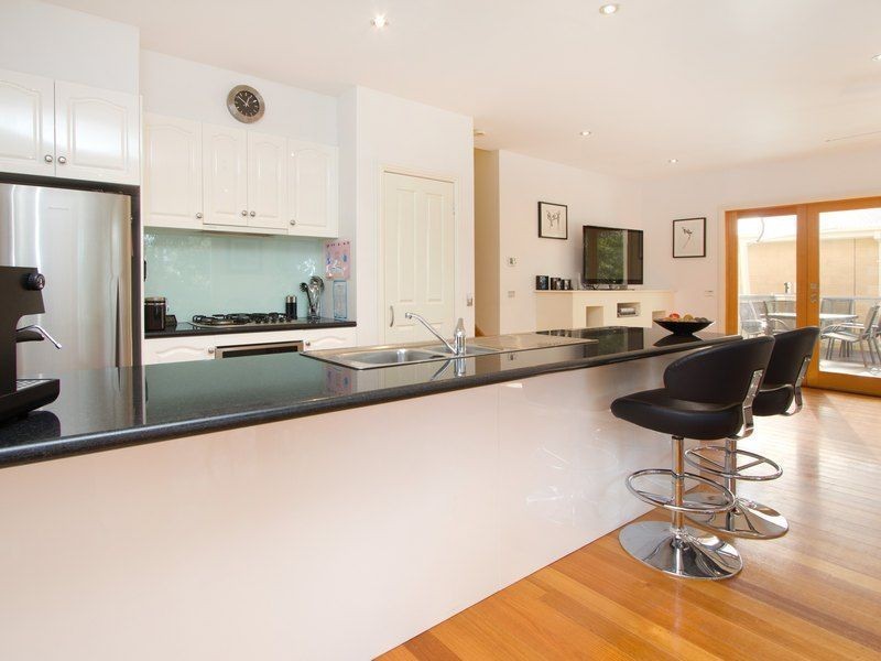 38 Eumeralla Grove, Mount Eliza VIC 3930