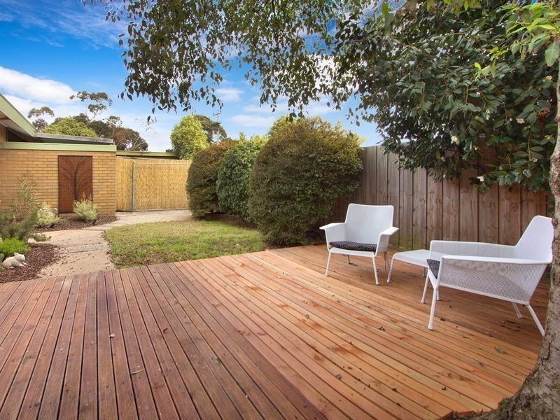 2/11 Coonara Avenue, Mount Eliza VIC 3930
