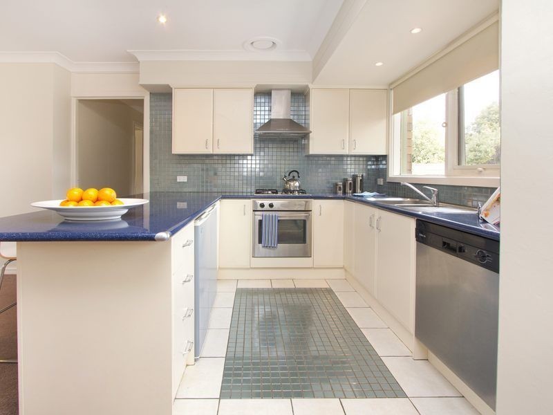 2/11 Coonara Avenue, Mount Eliza VIC 3930