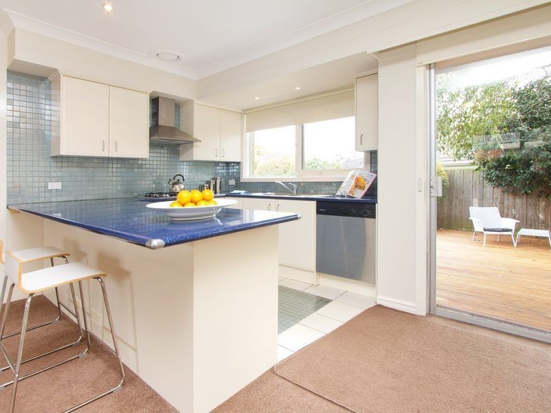 2/11 Coonara Avenue, Mount Eliza VIC 3930