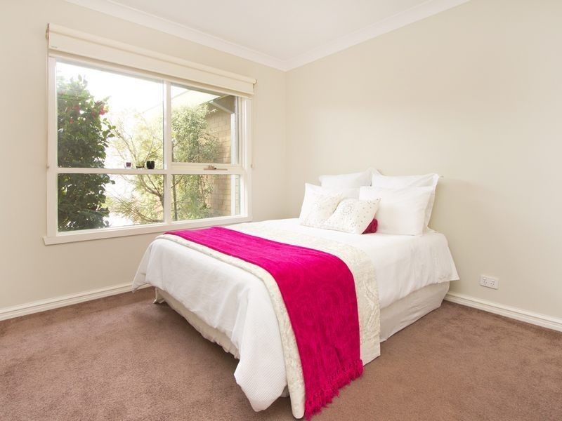 2/11 Coonara Avenue, Mount Eliza VIC 3930