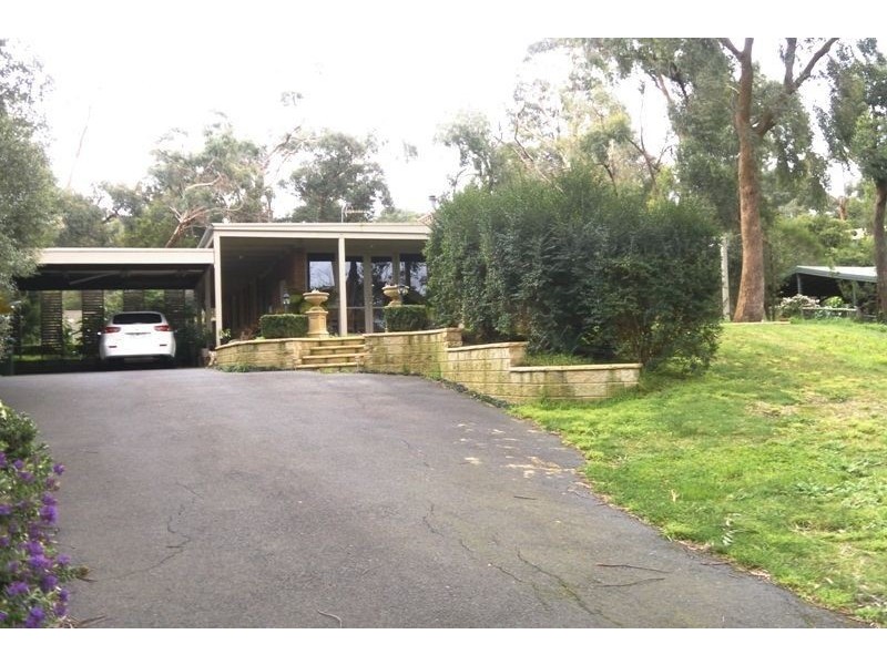 27 Banool Crescent, Mount Eliza VIC 3930