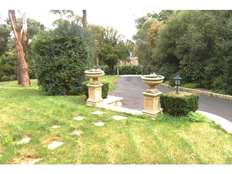 27 Banool Crescent, Mount Eliza VIC 3930