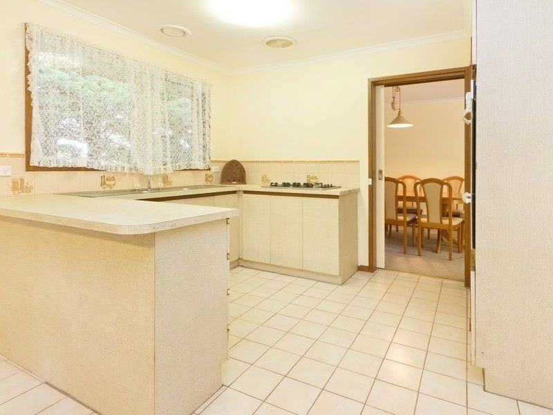 16 Mountain View Road, Mount Eliza VIC 3930