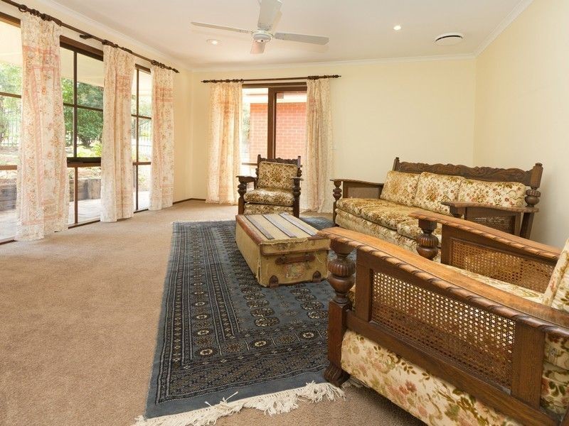 16 Mountain View Road, Mount Eliza VIC 3930