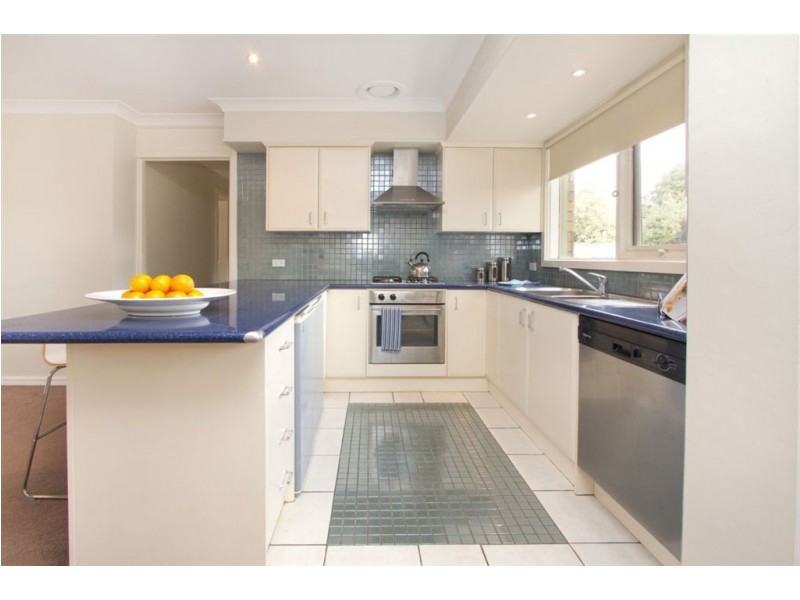 2/11 Coonara Avn, Mount Eliza VIC 3930