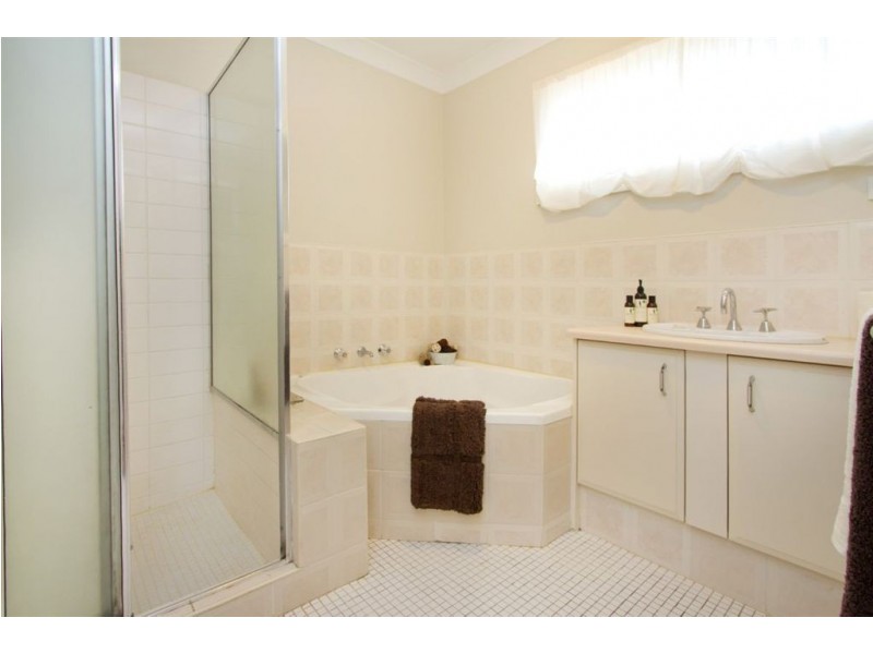 2/11 Coonara Avn, Mount Eliza VIC 3930