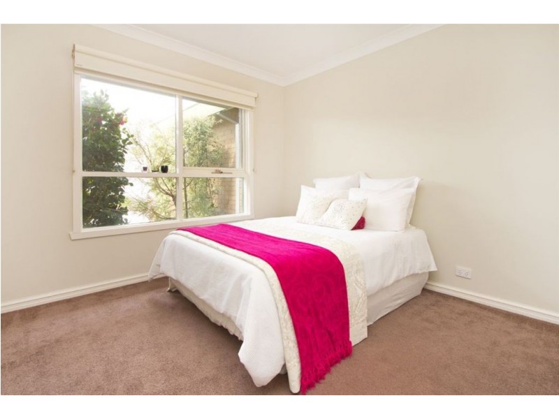 2/11 Coonara Avn, Mount Eliza VIC 3930