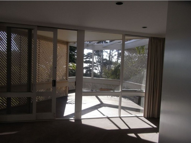 8 Canadian Bay Road, Mount Eliza VIC 3930