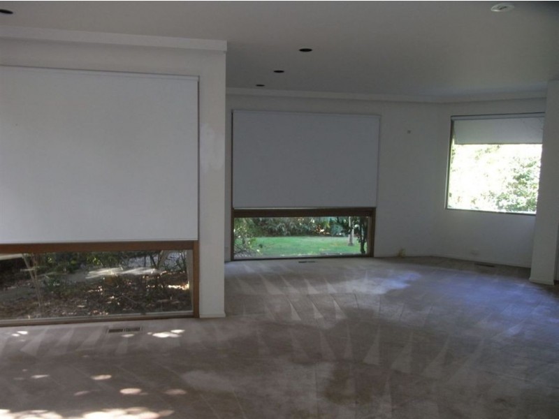 8 Canadian Bay Road, Mount Eliza VIC 3930