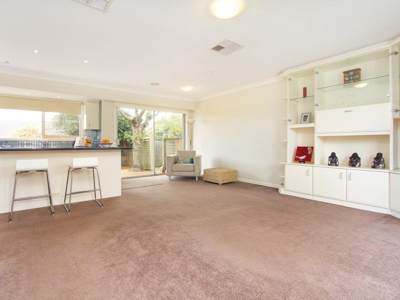 2/11 Coonara Ave, Mount Eliza VIC 3930